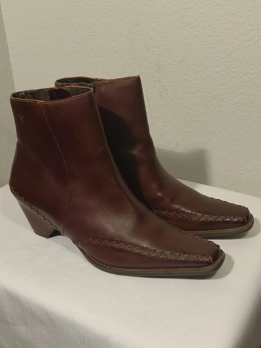 Pikolinos Brown Leather Ankle Boots - Classic Zip Chelsea Style